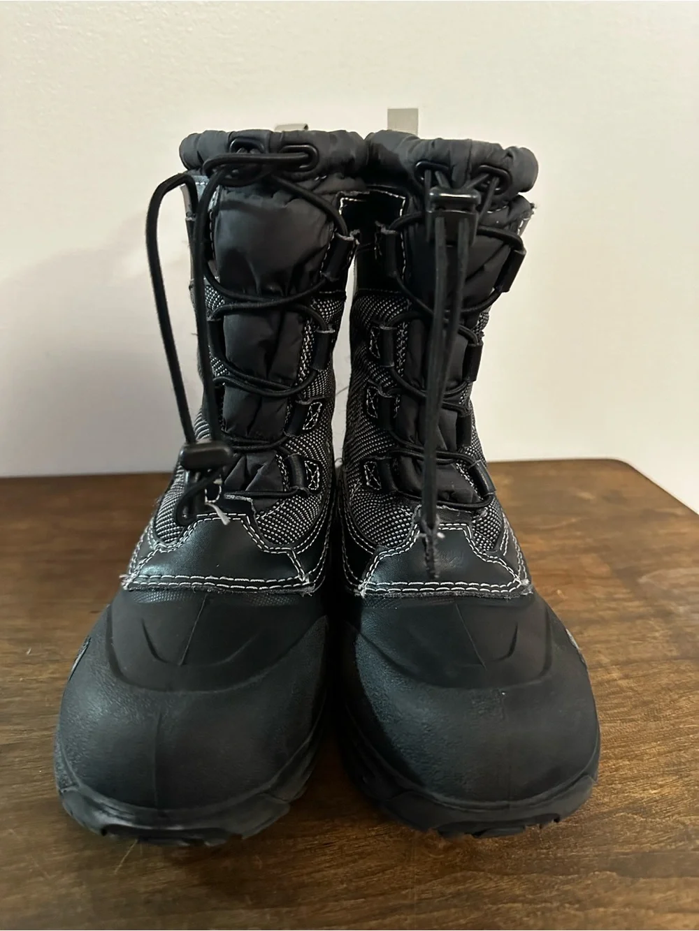 The North Face Alpenglow IV Kid's Waterproof Insulated Snow Boots Size 3 Black